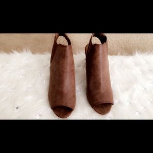✨ Maurice's Peep Toe Open Back Brown Booties ✨